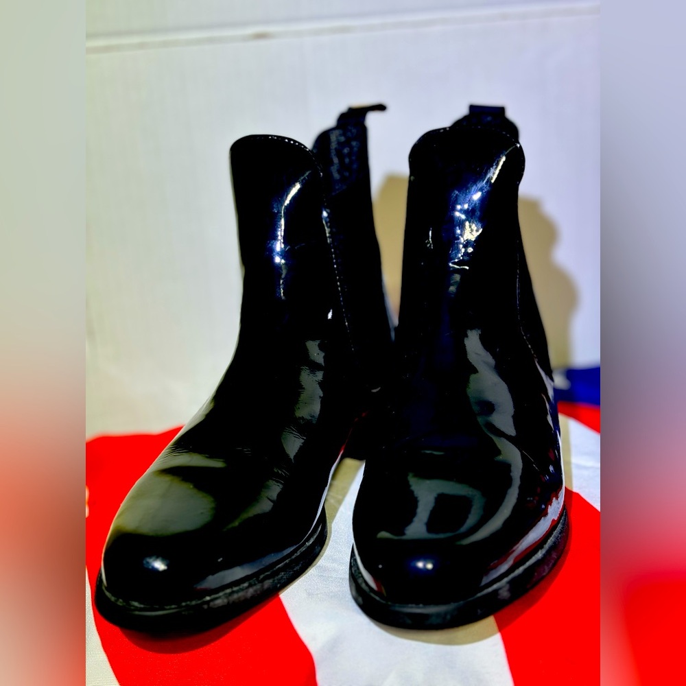 CAVALIER men’s size 9 (women’s 11) ankle high black shiny boots 1”heel